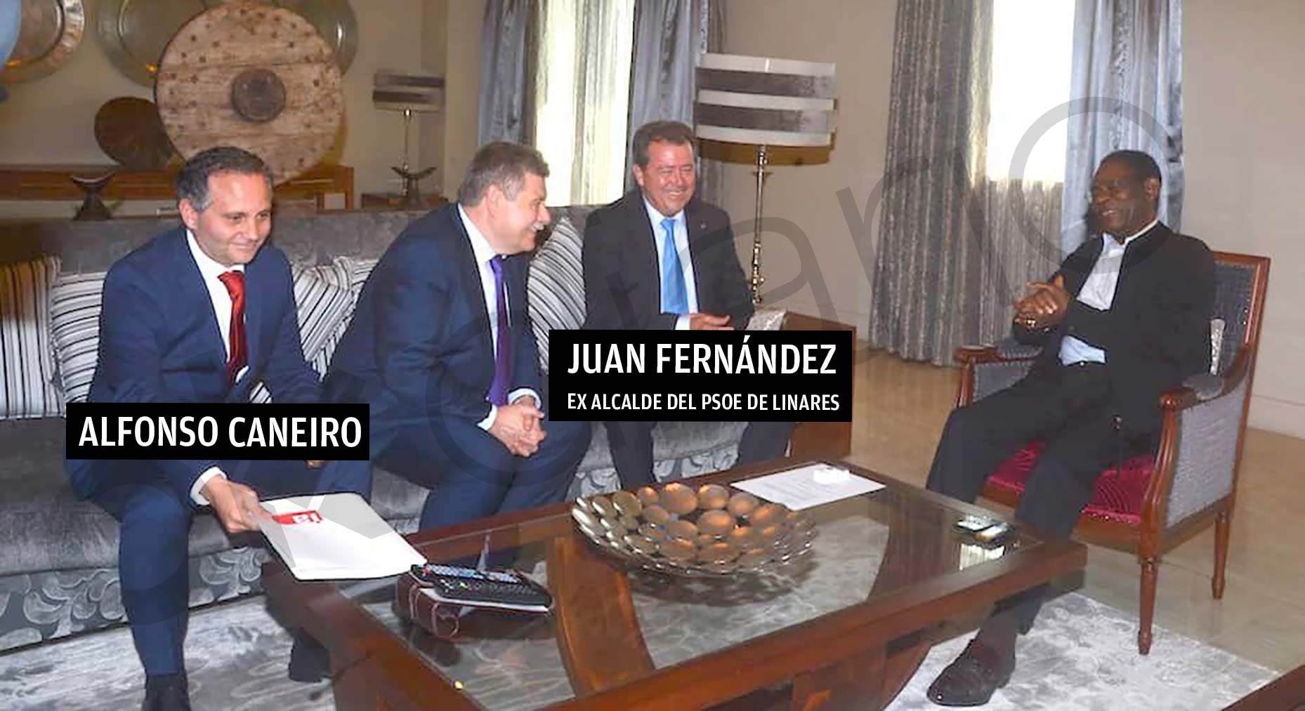 El empresario Alfonso Caneiro y Juan Fernández junto a Teodoro Obiang, presidente de Guinea Ecuatorial.