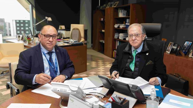 El Colegio Oficial de Protésicos Dentales de Galicia firma con AMA Vida la póliza colectiva de Vida