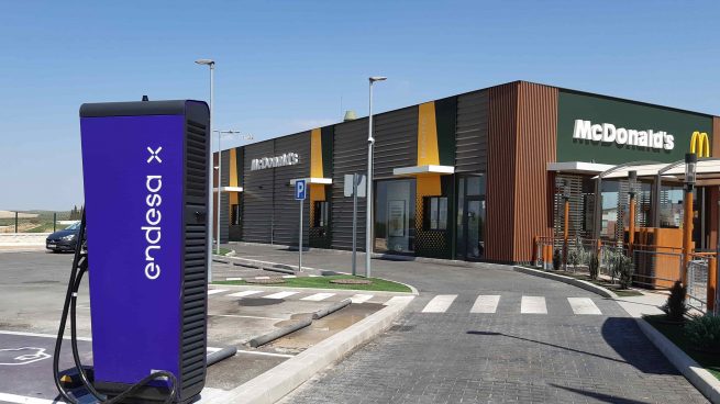McDonald’s y Endesa X estrenan los primeros puntos de recarga ultrarrápidos de coches eléctricos
