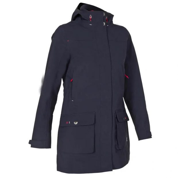 La chaqueta de Decathlon para ser la más estilosa los días de lluvia
