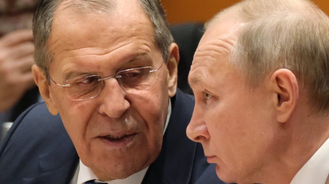 Vladimir Putin y el ministro de Exteriores, Serguei Lavrov