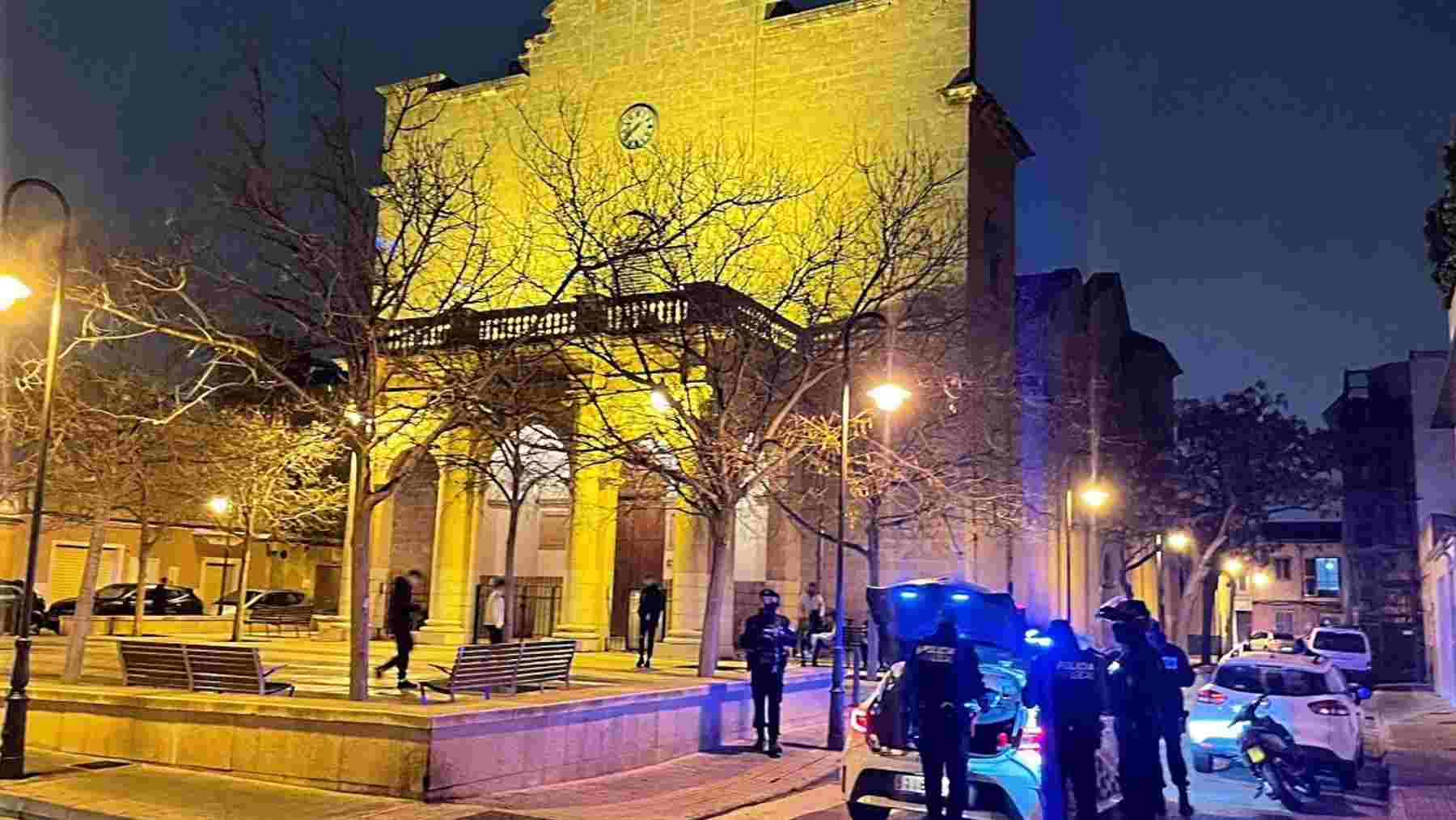 Actuación de la Policía Local en las inmediaciones de la iglesia del Remei. POLICÍA LOCAL DE PALMA