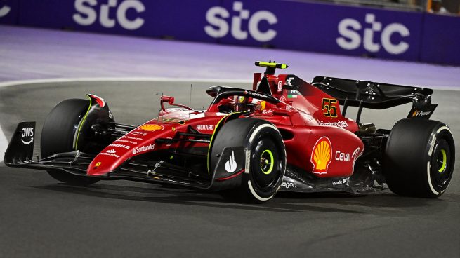 Carlos Sainz repite podio en Arabia Saudí y una avería arruina a Fernando Alonso