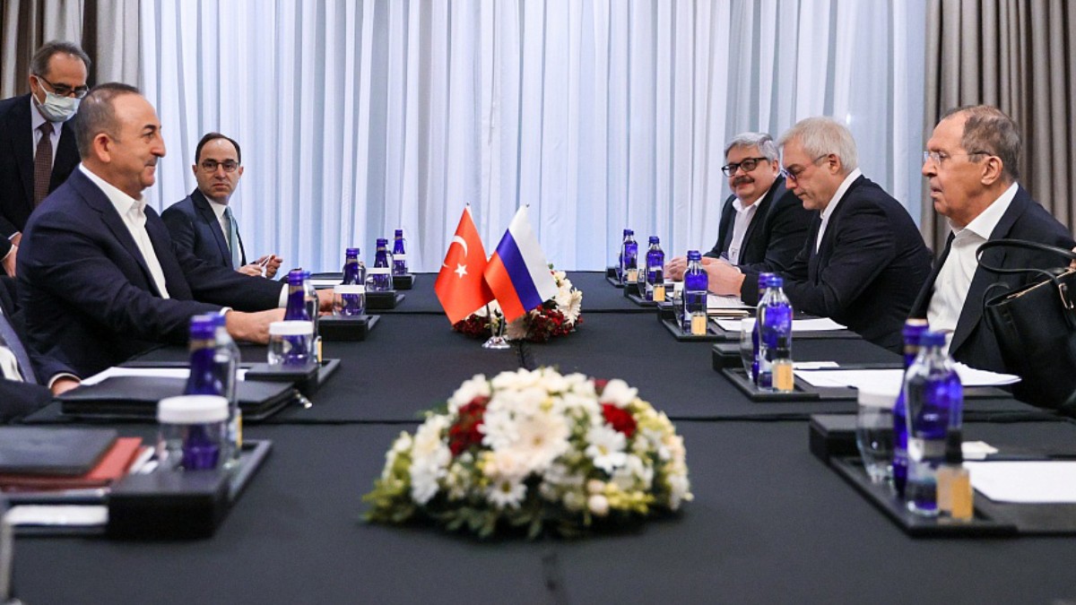 Negociaciones a tres bandas entre Turquía, Ucrania