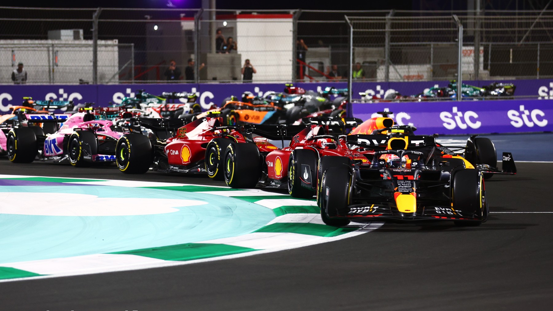 Verstappen lidera el tren de monoplazas en Jeddah. (Getty)