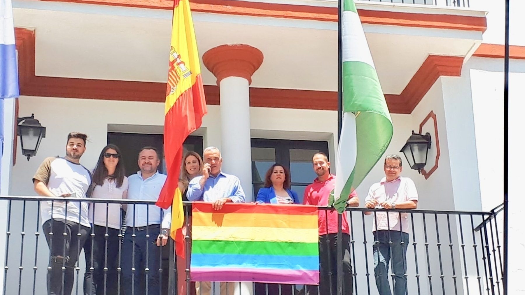 El socialista Cristóbal Torreblanca, alcalde de Almogía, en el centro de la imagen (EUROPA PRESS).