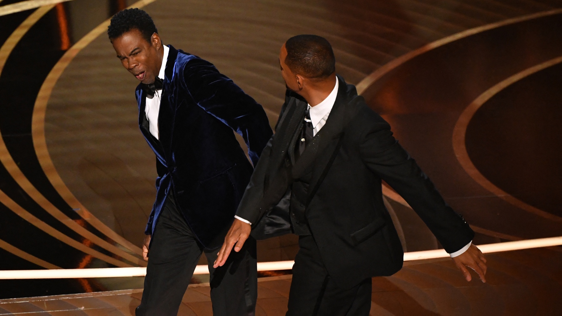 Will Smith golpea a Chris Rock en los Oscar. (AFP)
