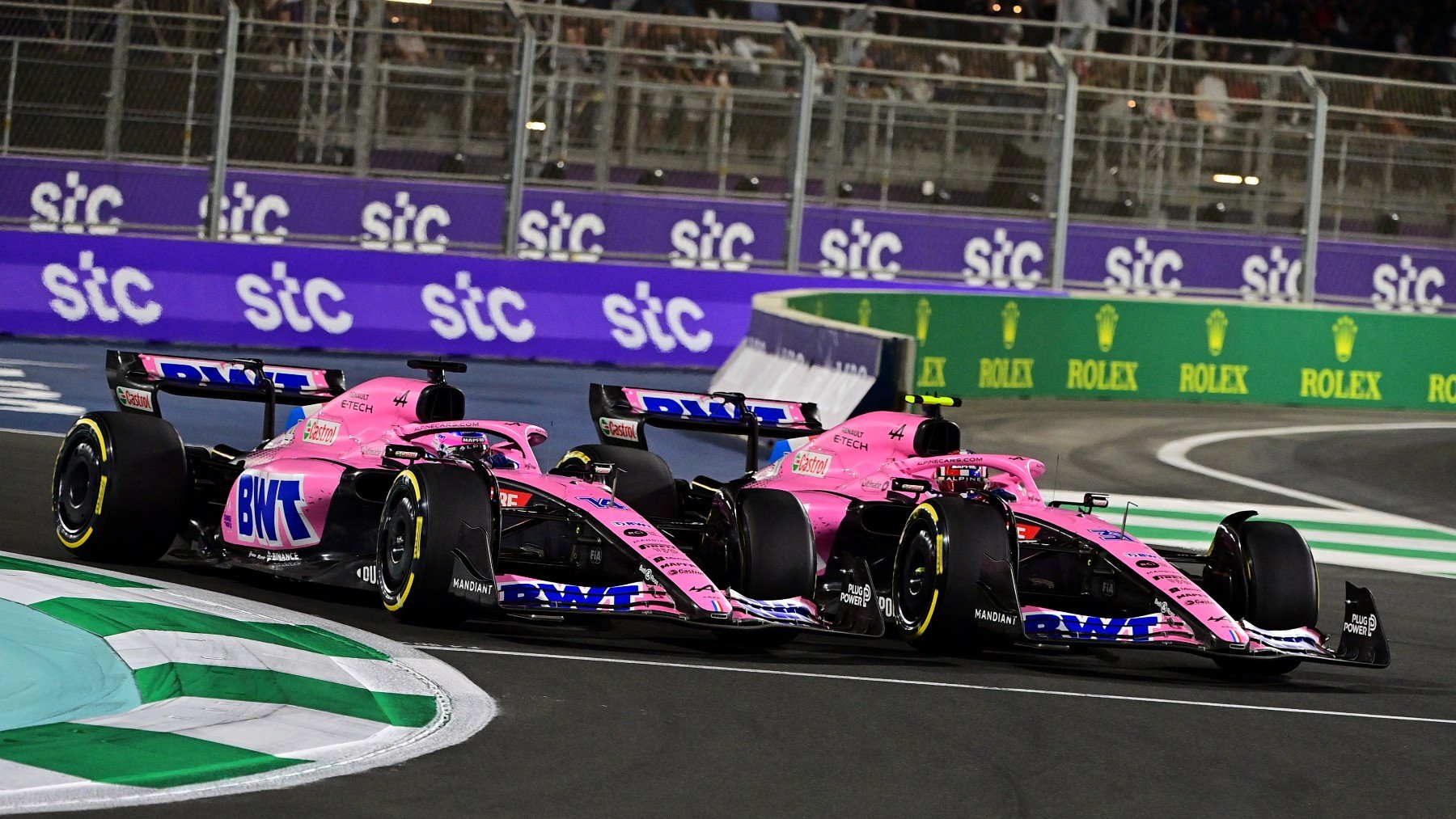 Alonso y Ocon peleando en Arabia Saudí. (Getty)