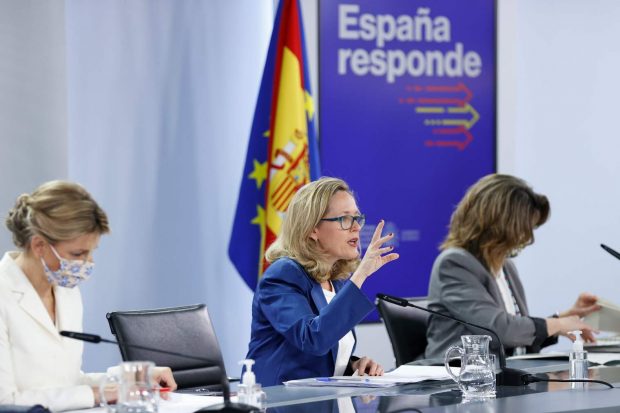 Las ministras Yolanda Díaz, Nadia Calviño y Teresa Ribera, en rueda de prensa tras el Consejo de Ministros.