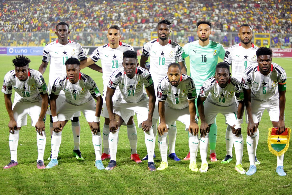 Alineación de Ghana, con Baba tercero en la fila inferior