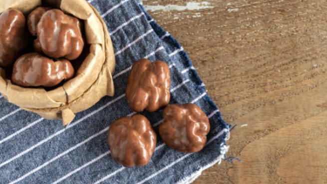 Nueces de chocolate negro: picar entre horas es posible con esta receta