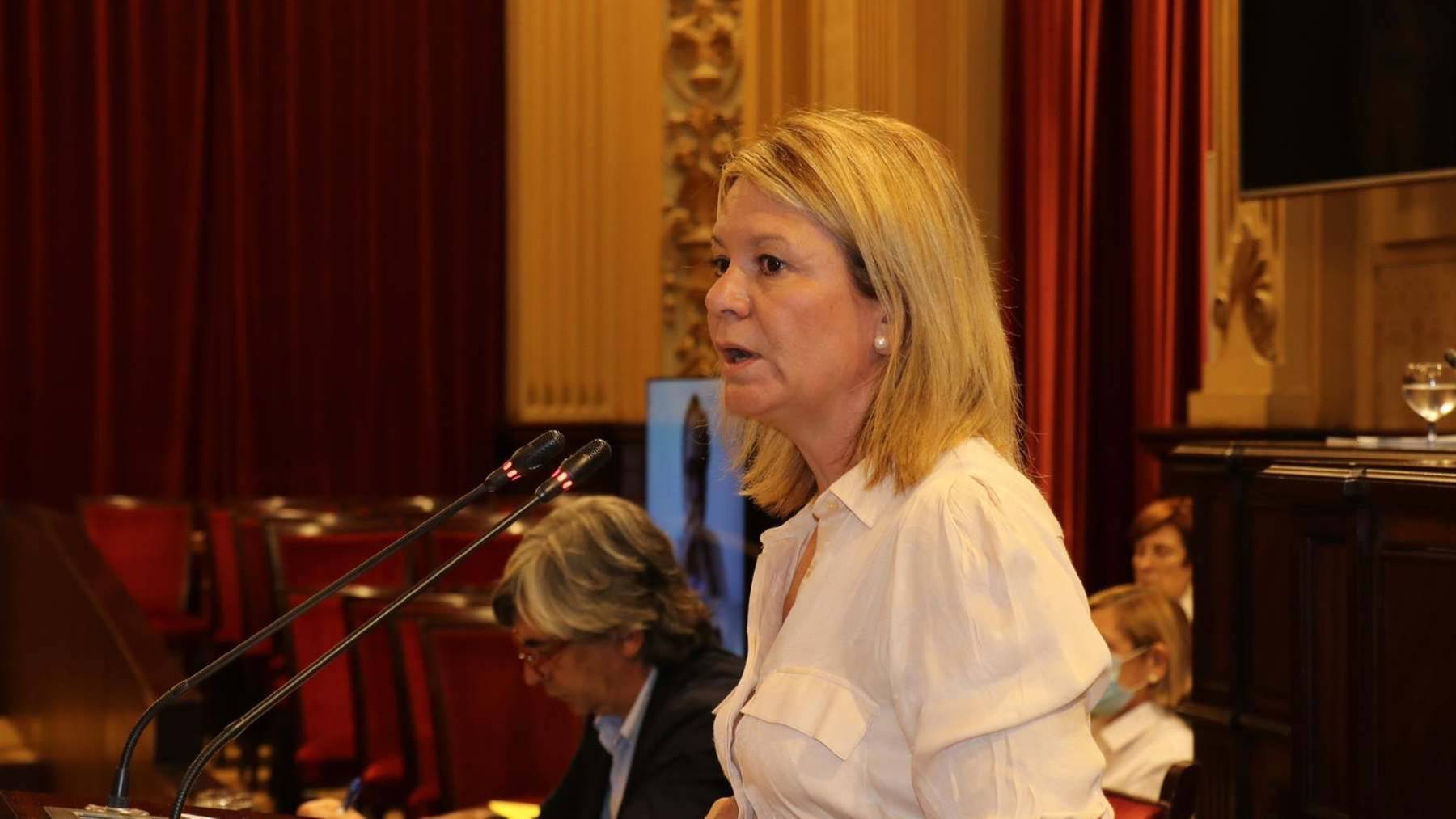 La portavoz adjunta del PP,  Núria Riera, en el Parlament.