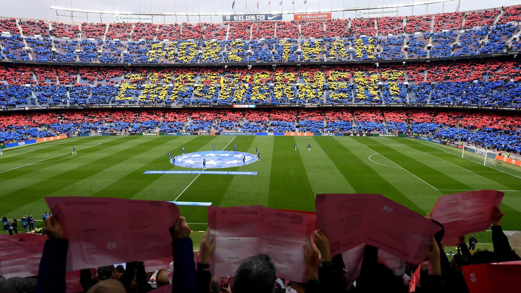 El Camp Nou se llenó para el Clásico de la Champions. (AFP)