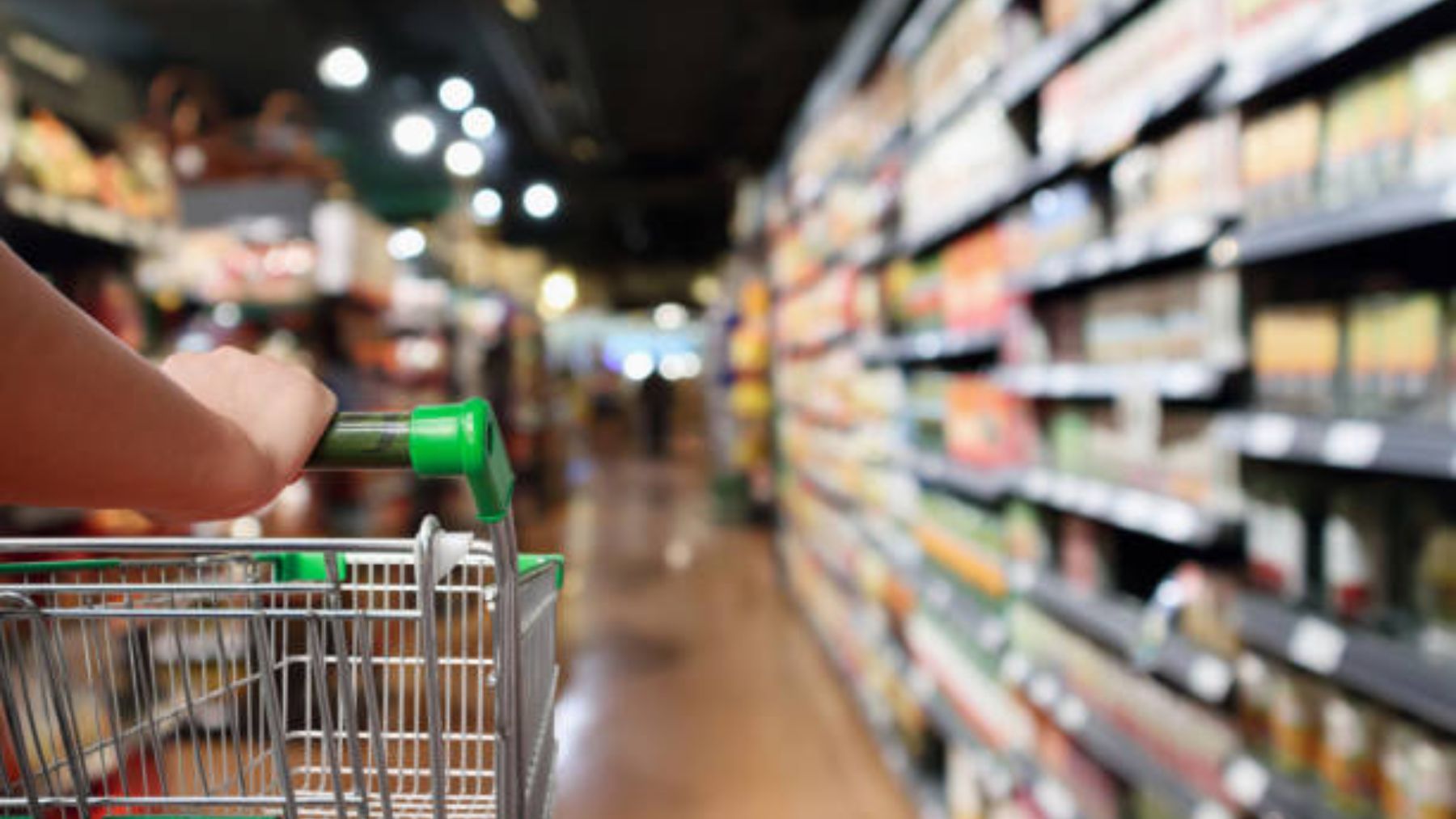 Qué horarios tendrán los supermercados durante la Semana Santa