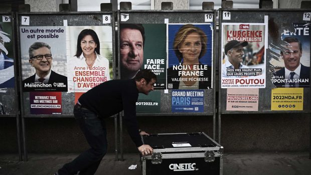 Carteles electorales en Francia (Foto: AFP).