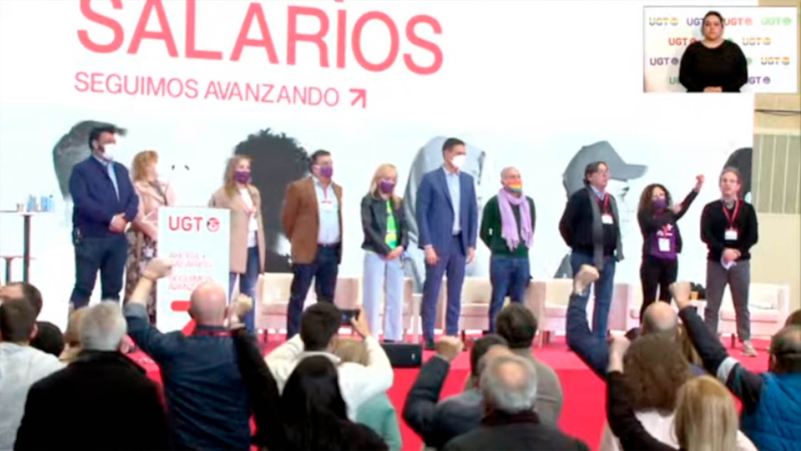 Sánchez cantando La Internacional en la Asamblea de la UGT.