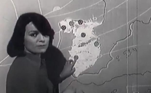 Pilar Sanjurjo fue la primera 'mujer del tiempo' en TVE cuando apenas había medios técnicos para la previsión