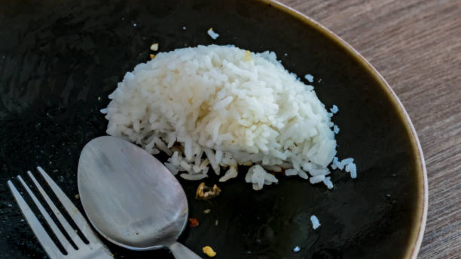 Descubre cuál es el riesgo de come sobras de arroz