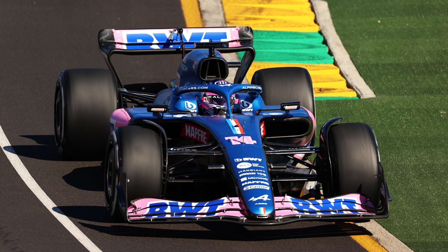 Fernando Alonso rodando en Melbourne. (Getty)