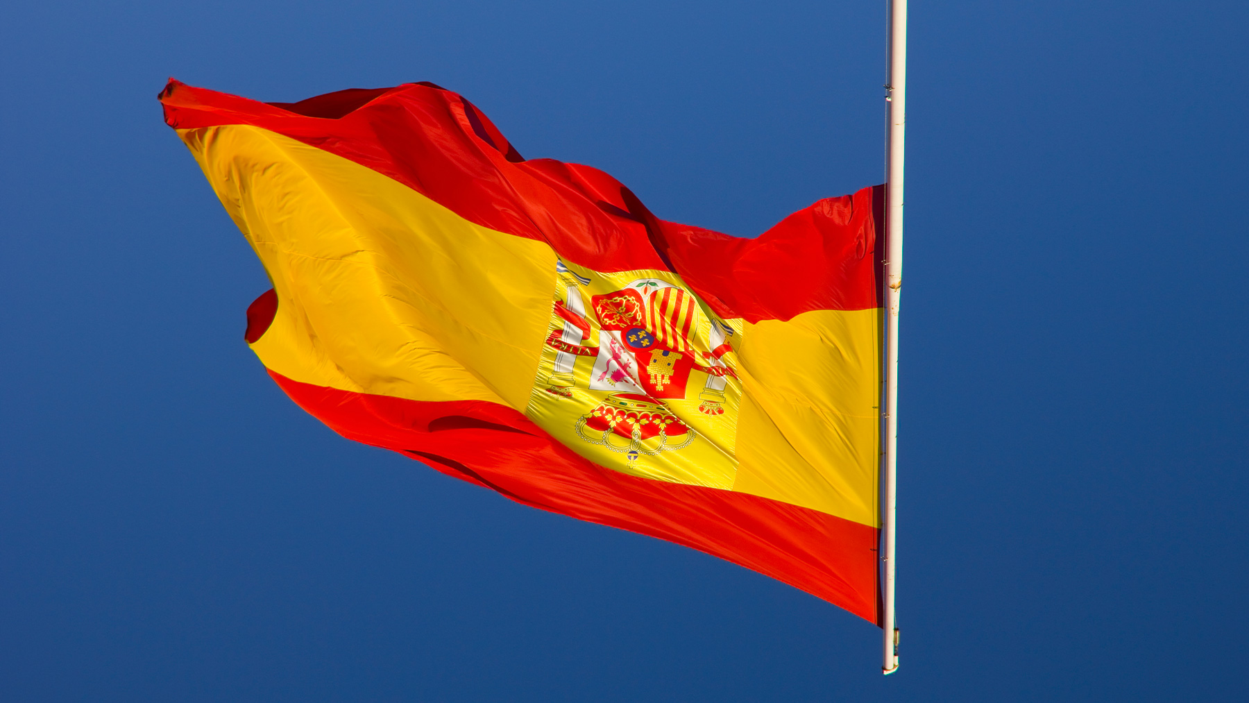 La bandera de España boca abajo.