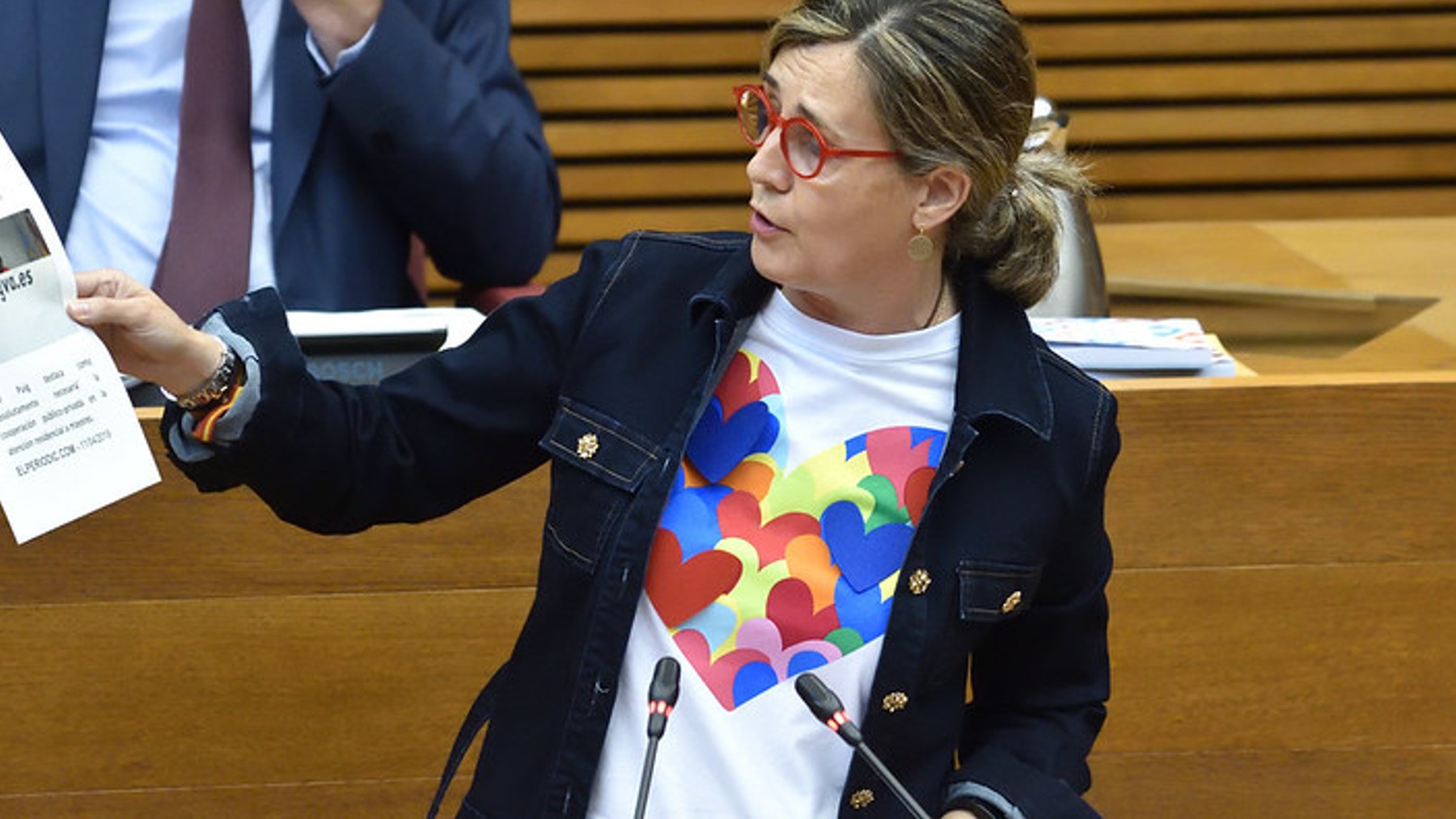 La diputada ‘popular’ Elena Bastidas en la tribuna de oradores de las Cortes Valencianas en una imagen de archivo.