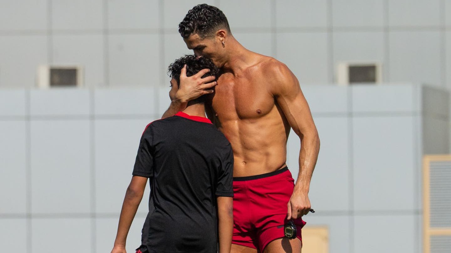 Cristiano Ronaldo y su hijo Junior.