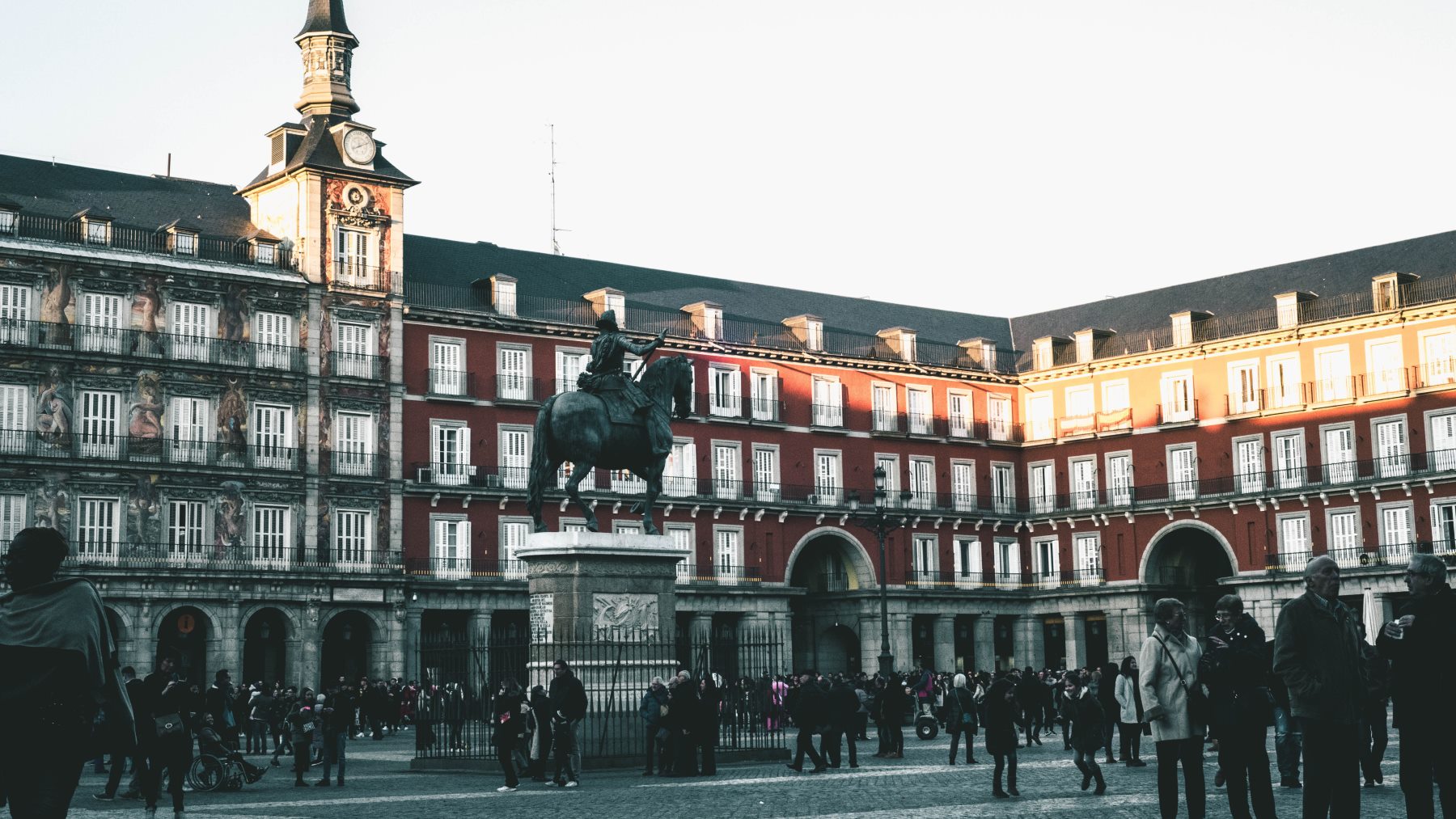 pexels-mati-angulo-930595