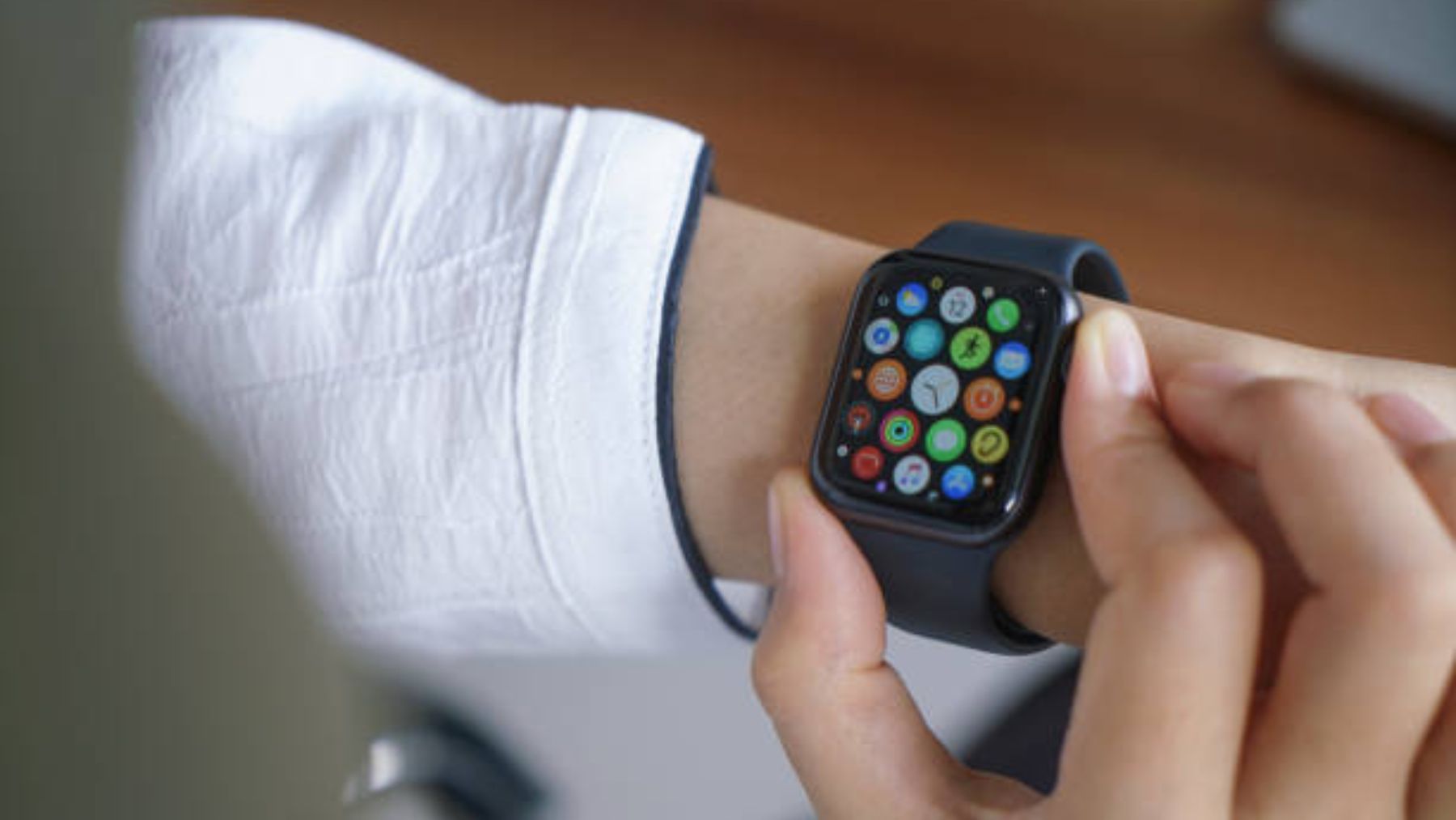 El Apple Watch SE está por fin rebajado en Media Markt