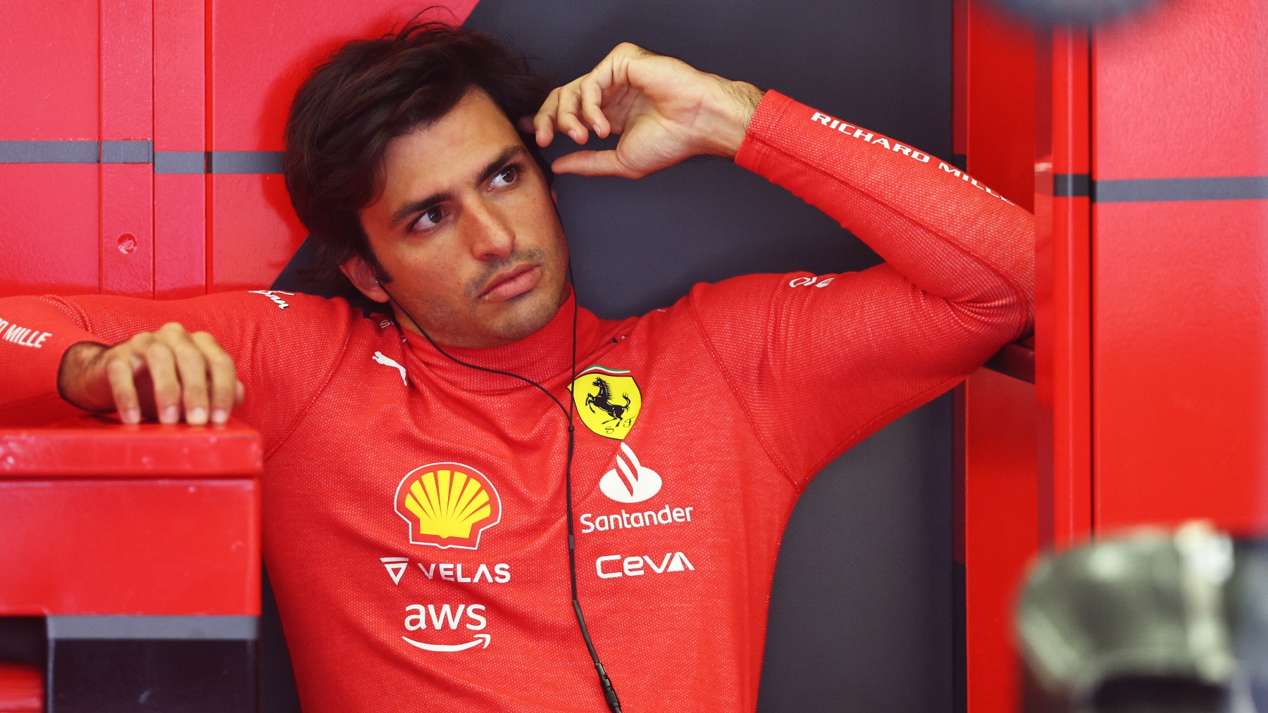 Carlos Sainz en el garaje de Ferrari. (Getty)