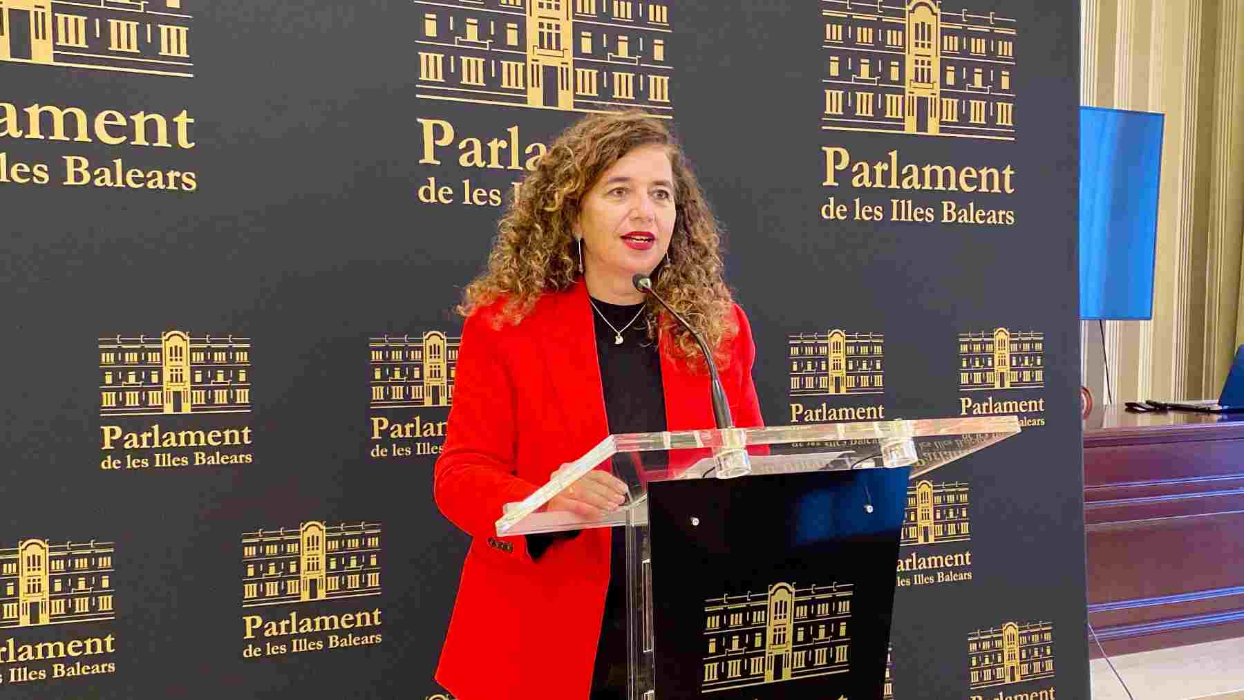 La portavoz del PSIB en el Parlament, Pilar Costa.