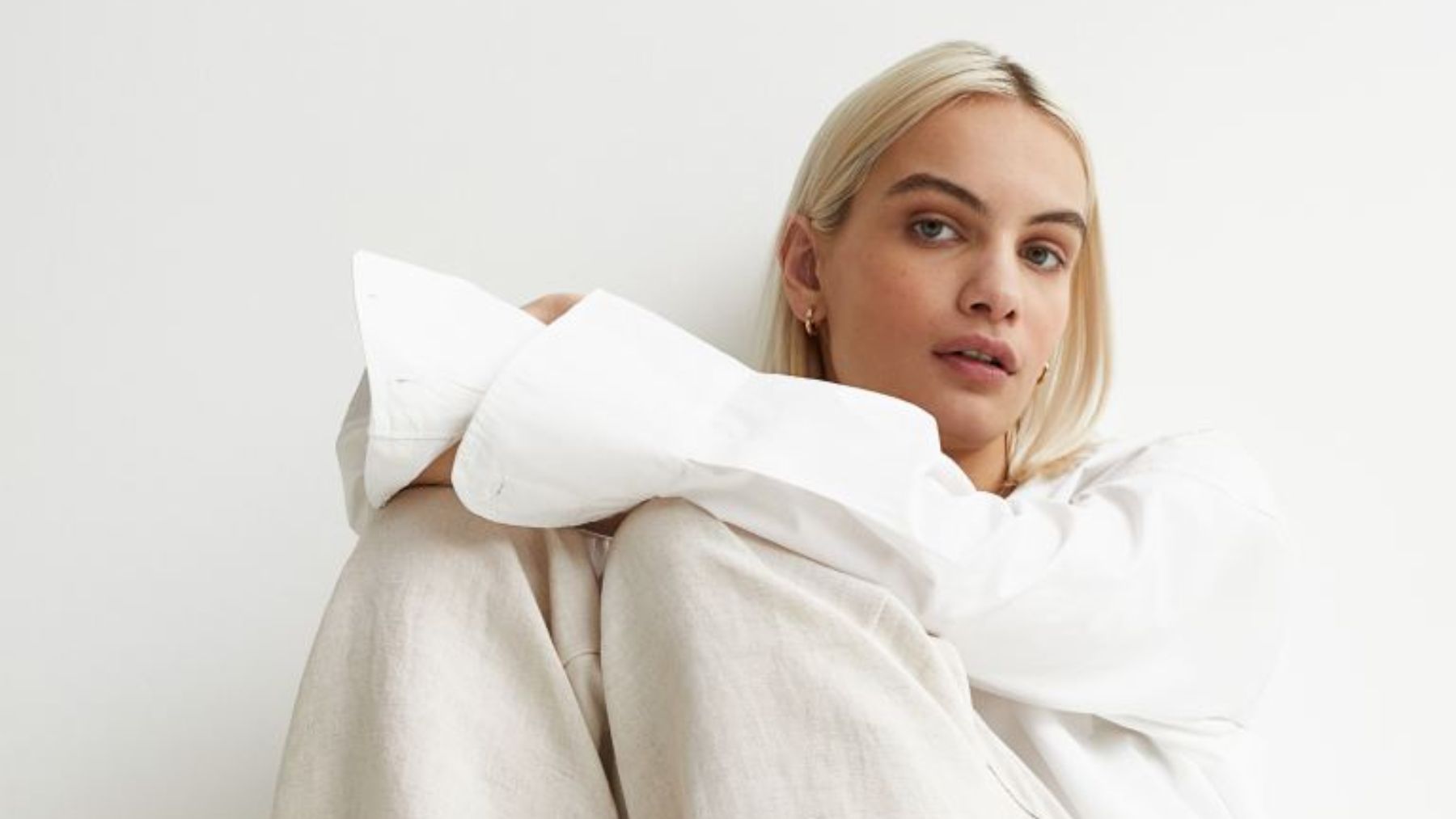 Las deportivas blancas que pegan con todos tu looks, están en H&M y cuestan menos de 20 euros