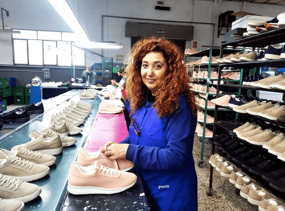 El calzado que triunfa en la industria está hecho por estas madres artesanas