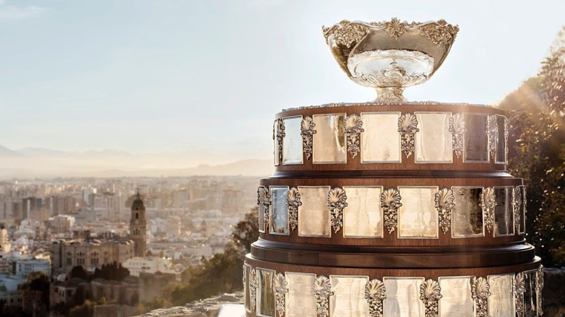 La ensaladera de plata, con Málaga al fondo (KOSMOS TENIS).