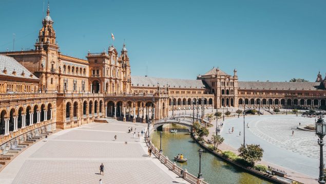 Las mejores ofertas de Booking para viajar a la Feria de Abril de Sevilla 2023