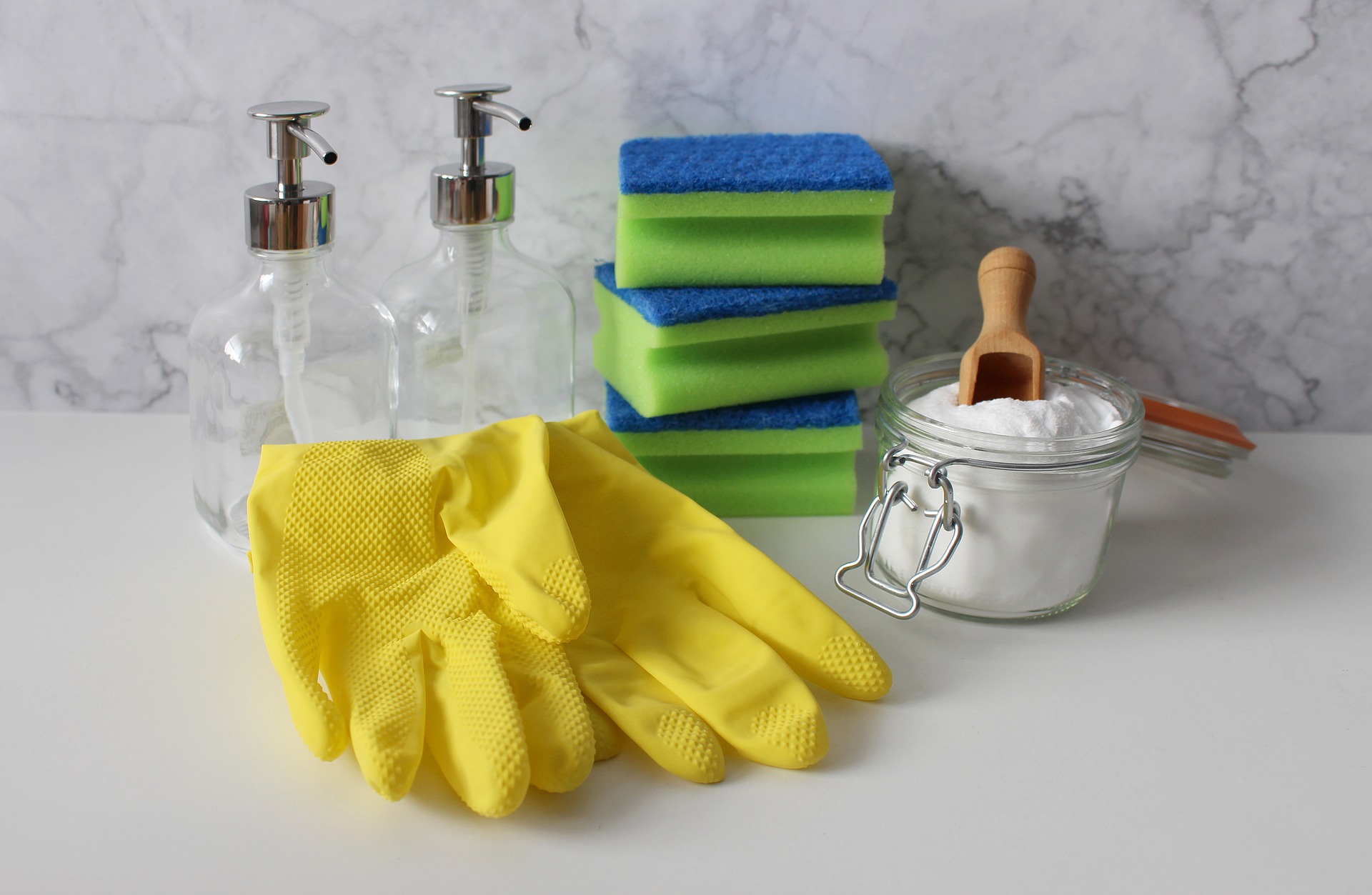 Cómo dejar tu casa limpia y ordenada con productos naturales