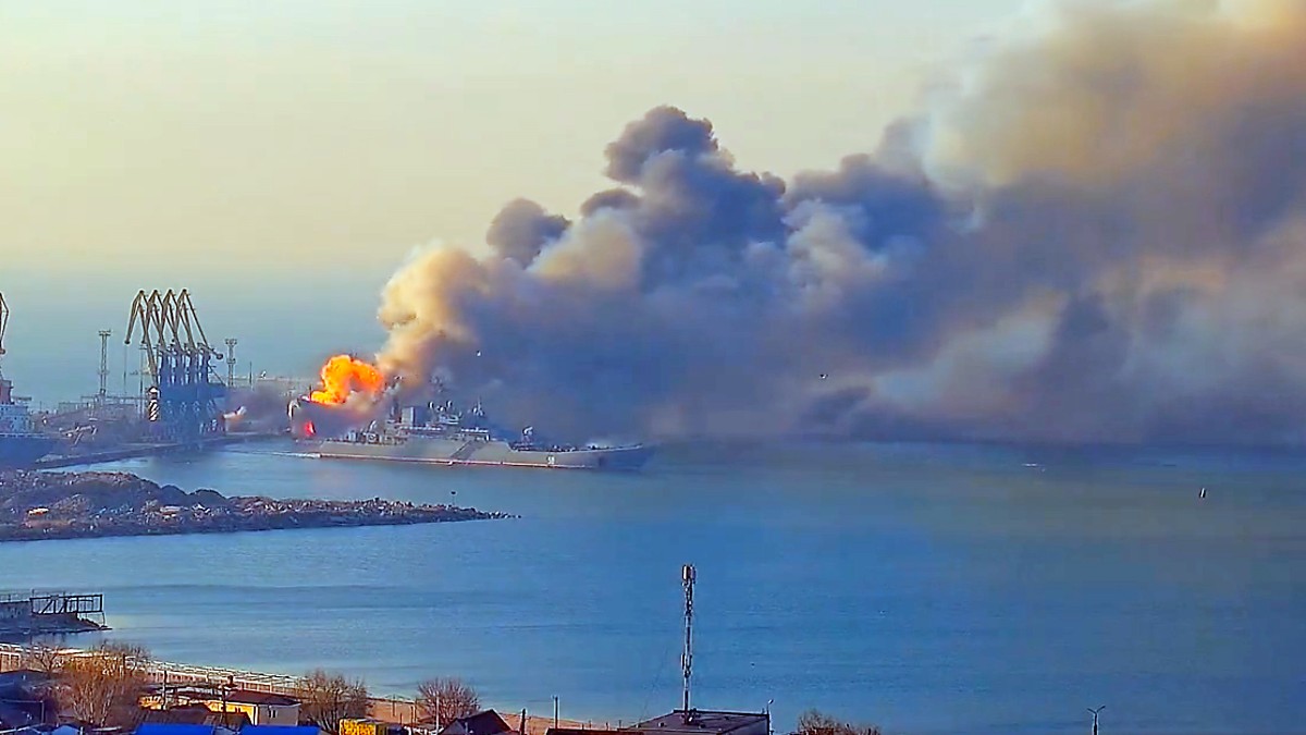 Incendio del buque insignia ruso, el navío Moskva. (Credit Image: © Ukrainian Military/ZUMA Press Wire Service)