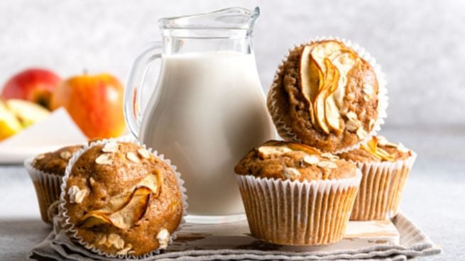 Muffins de avena y manzana: receta saludable baja en grasa