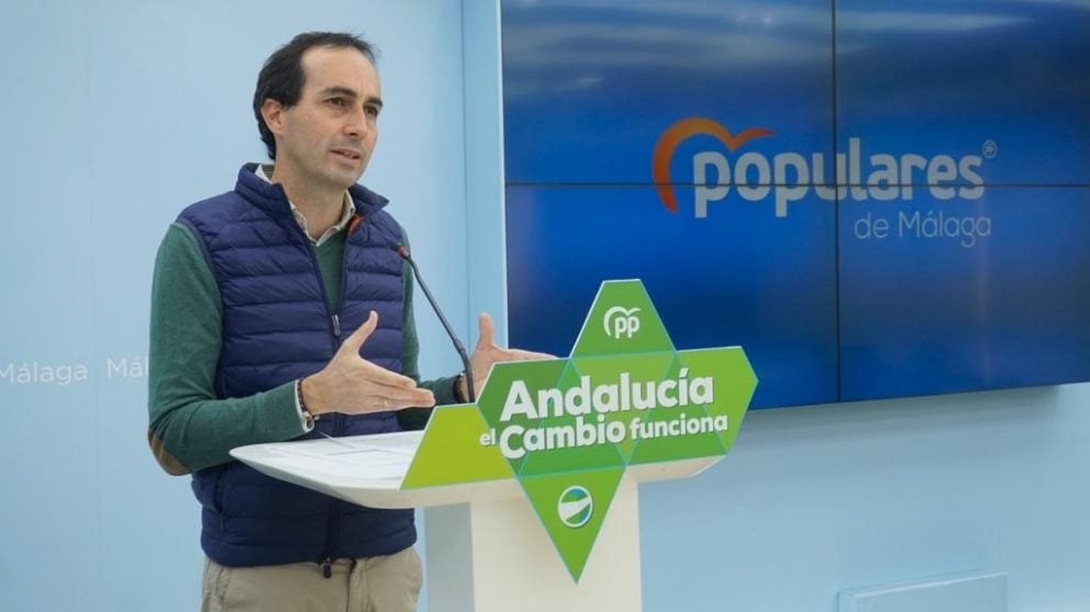 El portavoz de Educación del Partido Popular andaluz en el Parlamento, Miguel Ángel Ruiz, en rueda de prensa. (Foto: EuropaPress)