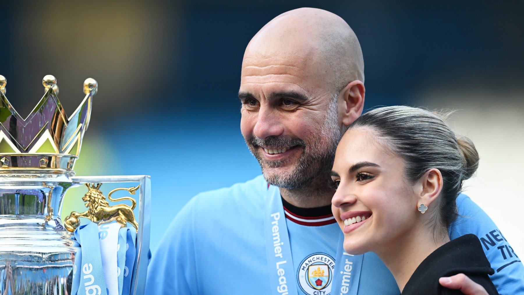 María y Pep Guardiola celebran el título de Premier League. (Getty)