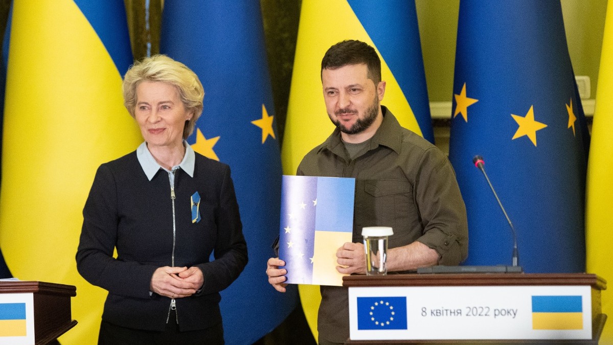 La presidenta de la Comisión Europea, Ursula von der Leyen, y el presidente de Ucrania, Volodimir Zelenski.