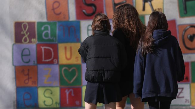 La Junta libera de las mascarillas a los colegios de Andalucía
