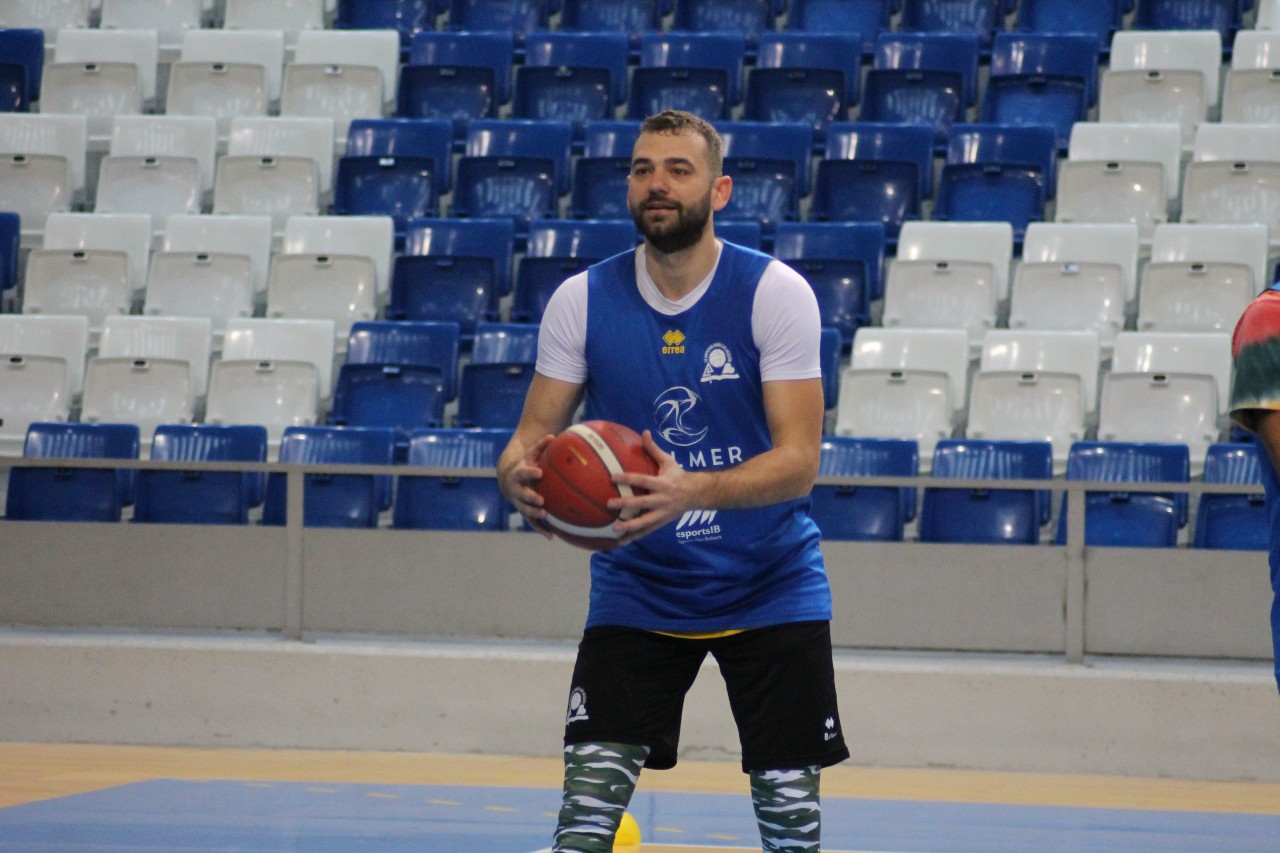 Pavel Marinov, en un entrenamiento