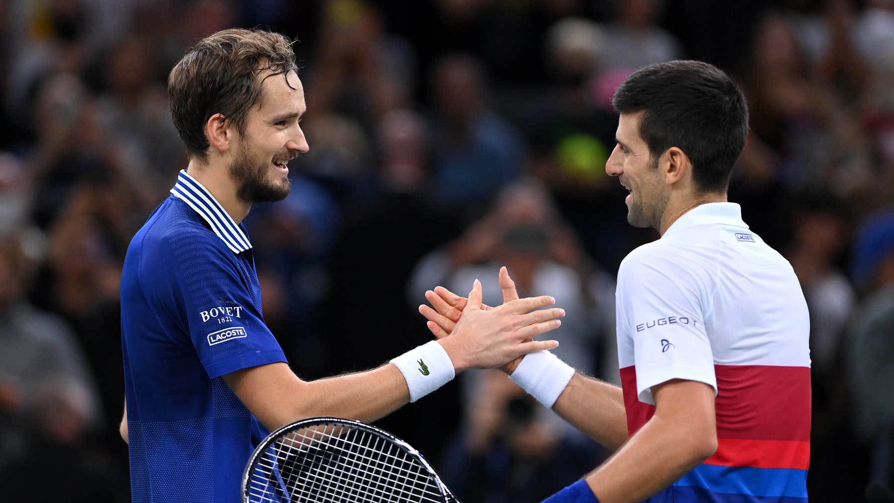 Djokovic saluda a Medvedev tras un partido. (Getty)