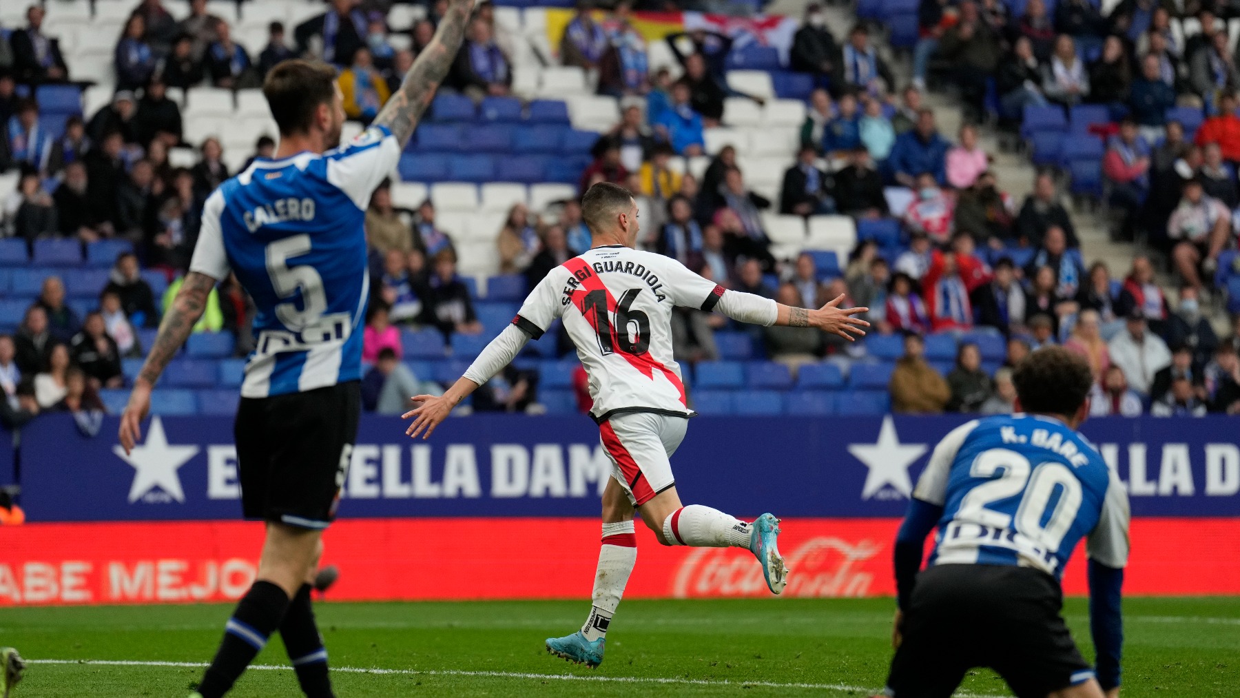 Sergi Guardiola celebra el gol del Rayo. (EFE)