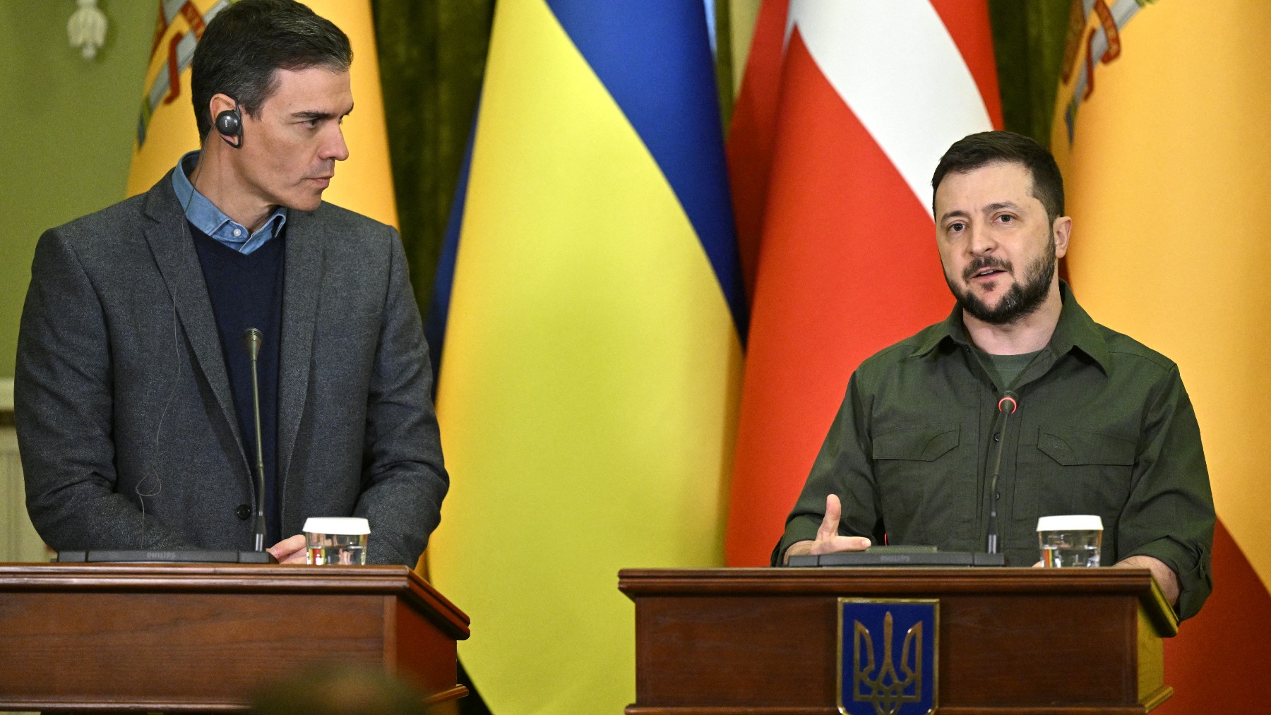 Sánchez y Zelenki en Kiev. (Foto: AFP)