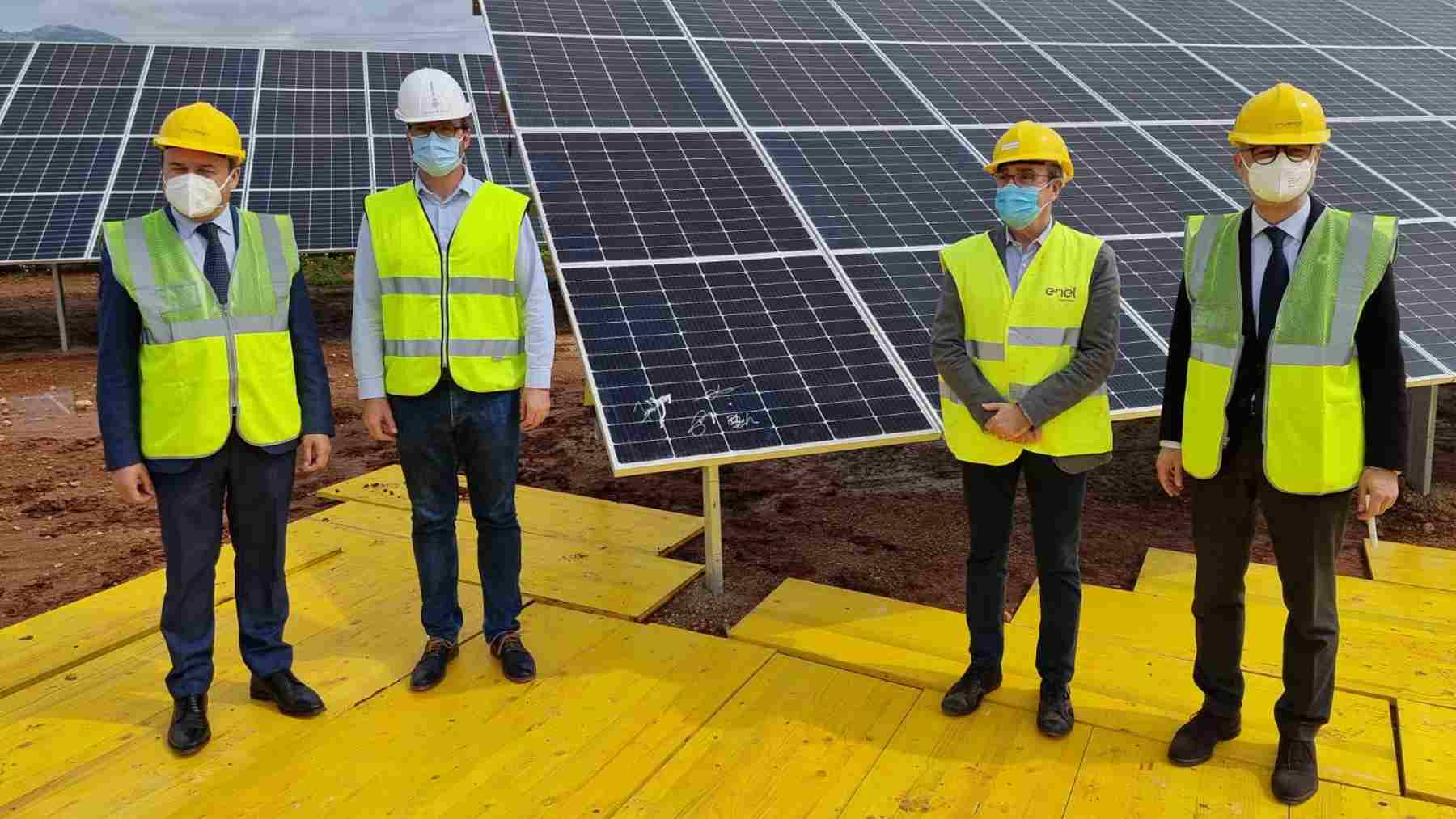 Rafael González, José Hila, Juan Pedro Yllanes y Martí Ribas, en la nueva planta.