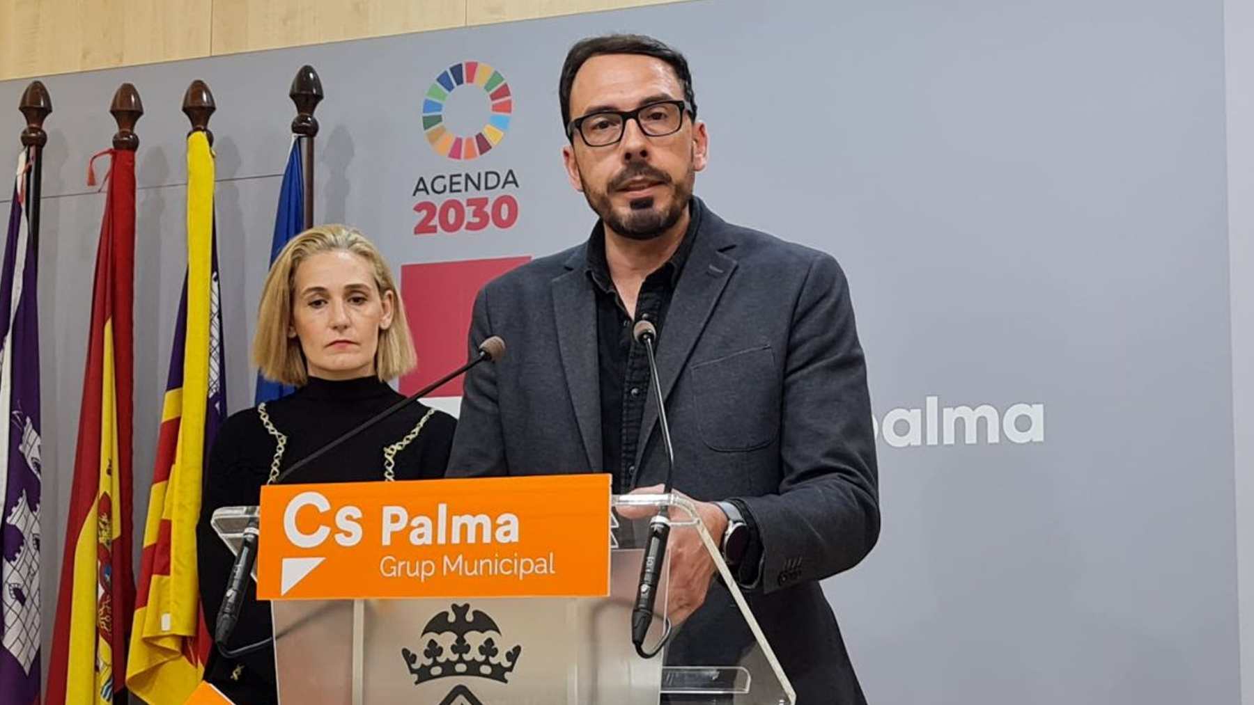 Los concejales de Ciudadanos en el Ayuntamiento de Palma, Álex Escriche y Eva Pomar.