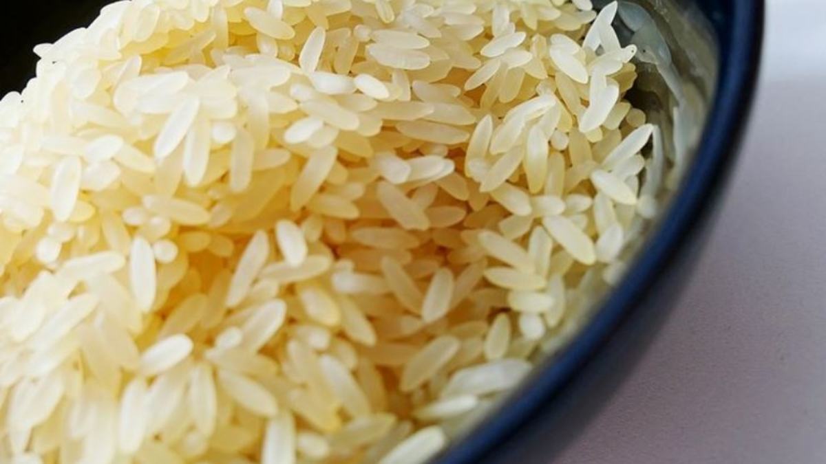 ¿Por qué comer arroz recalentado es mejor que recién hecho?