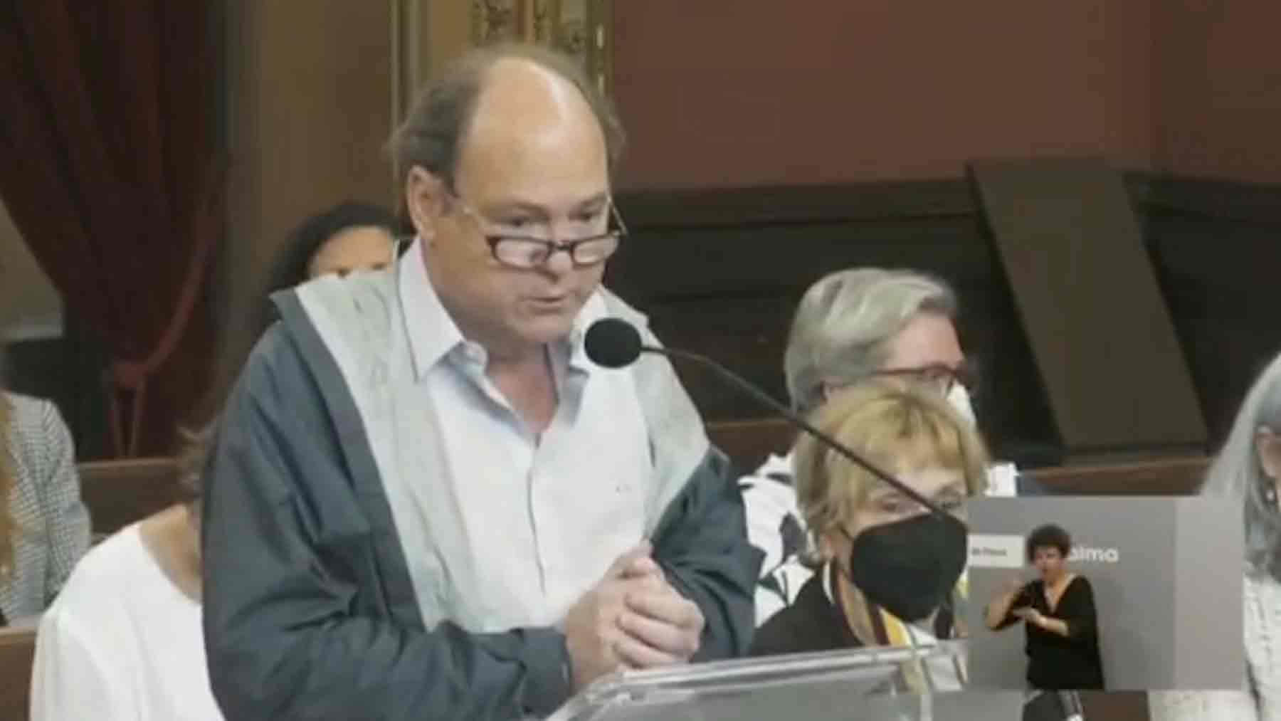 El portavoz de los vecinos de la Seu, en el Pleno del Ayuntamiento.