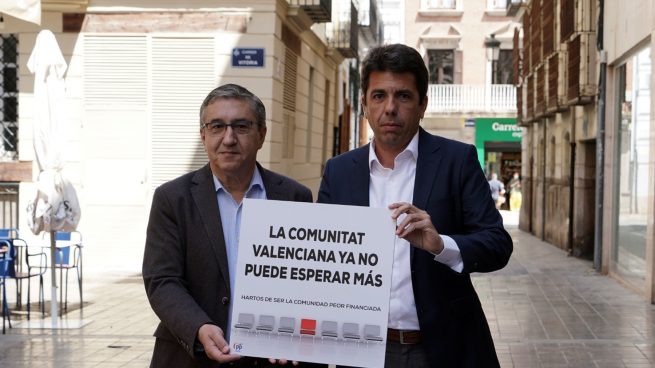 Carlos Mazón y José Antonio Rovira con el lema de la campaña que impulsa el PP valenciano.